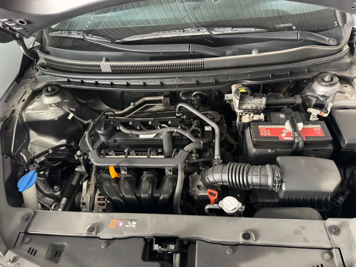 Car image 19