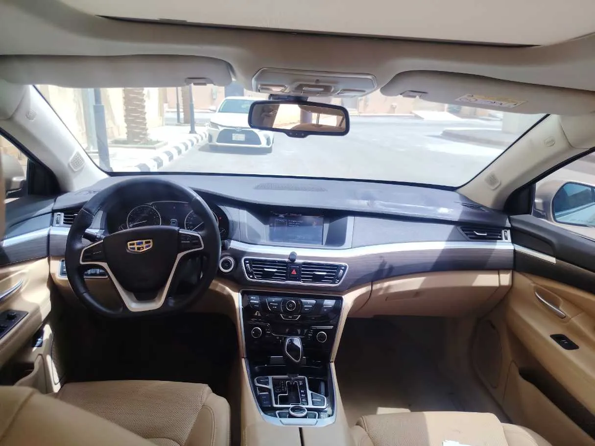 Car image 18