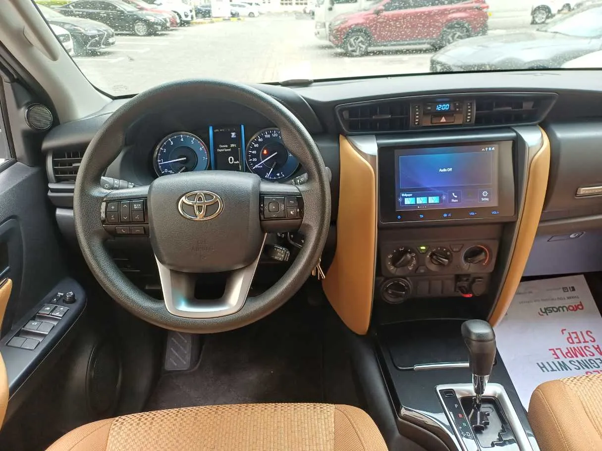 Car image 15