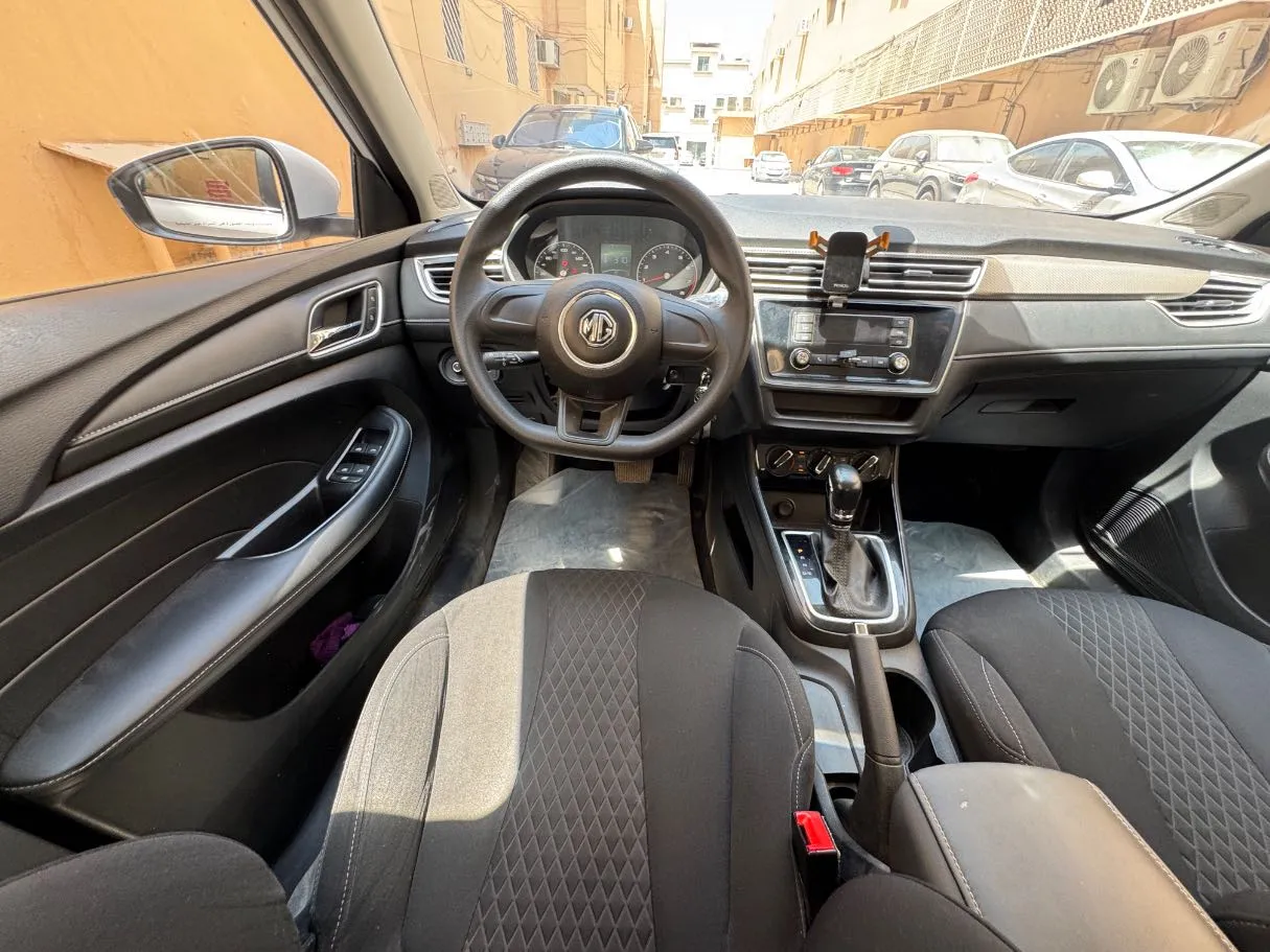 Car image 15