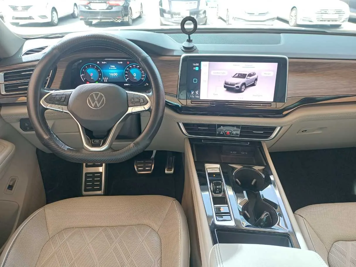 Car image 16