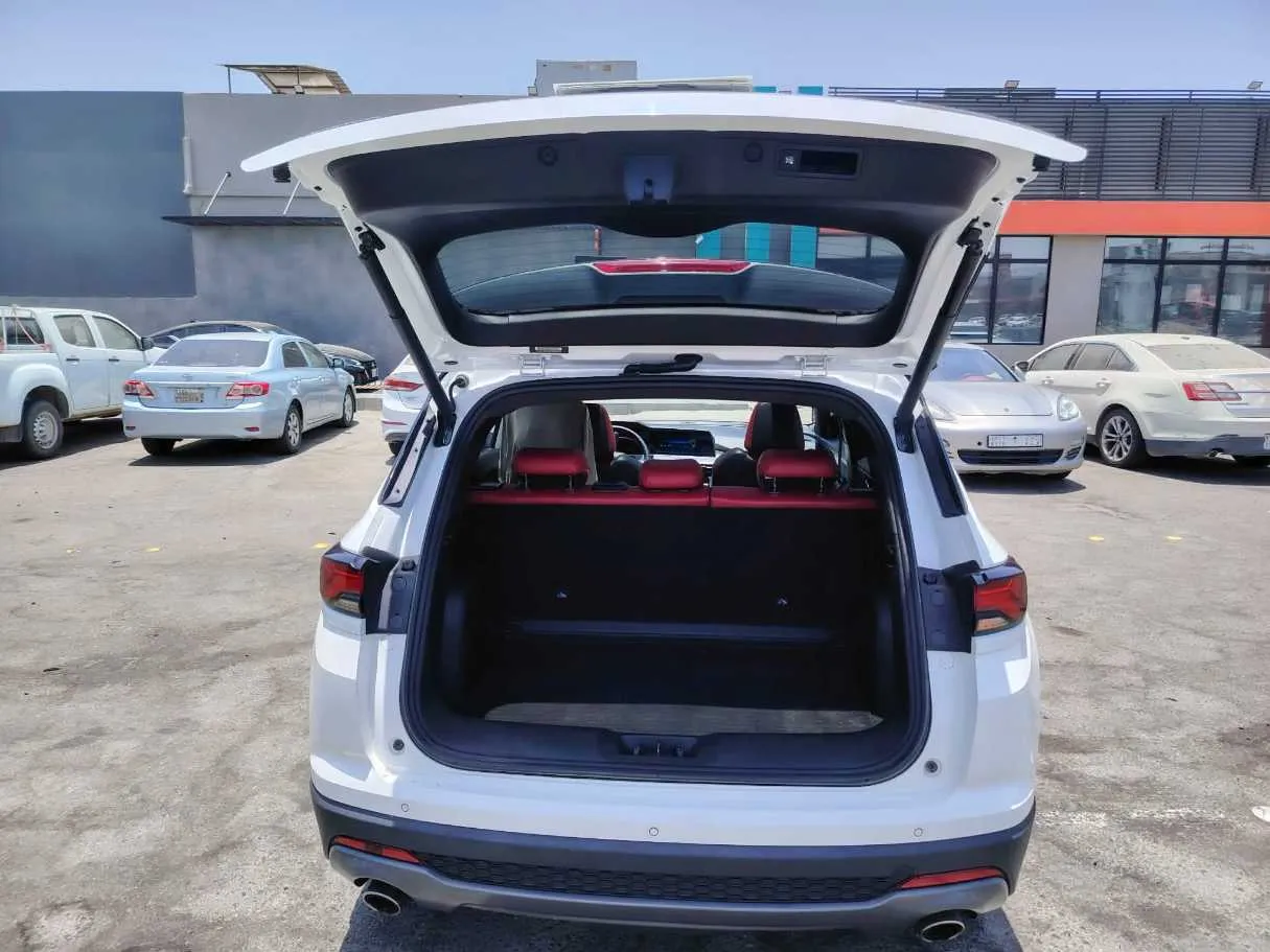 Car image 30