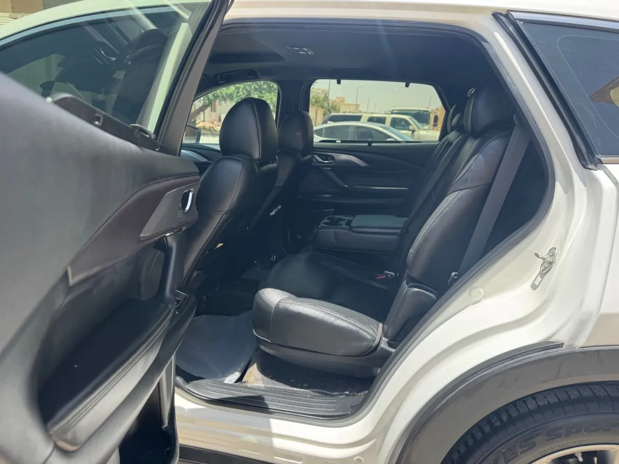 Car image 13