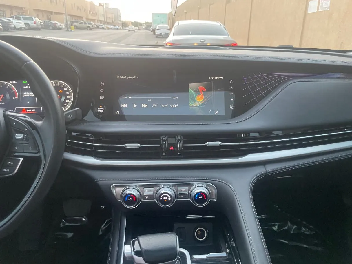 Car image 19