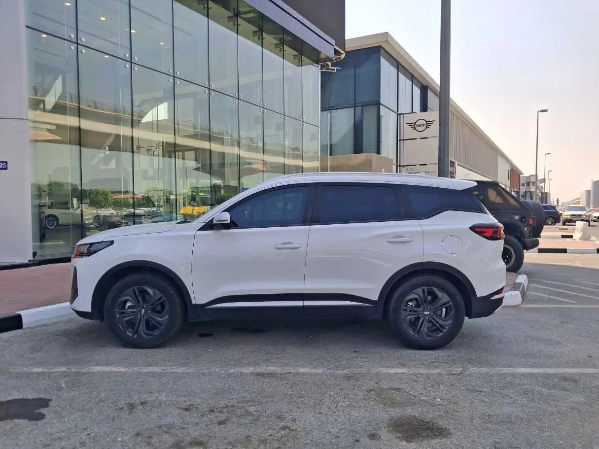 Car image 8