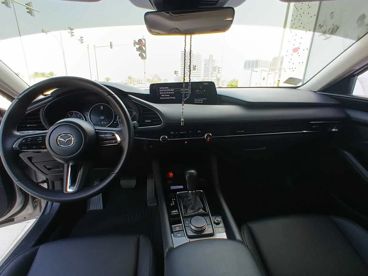 Car image 14