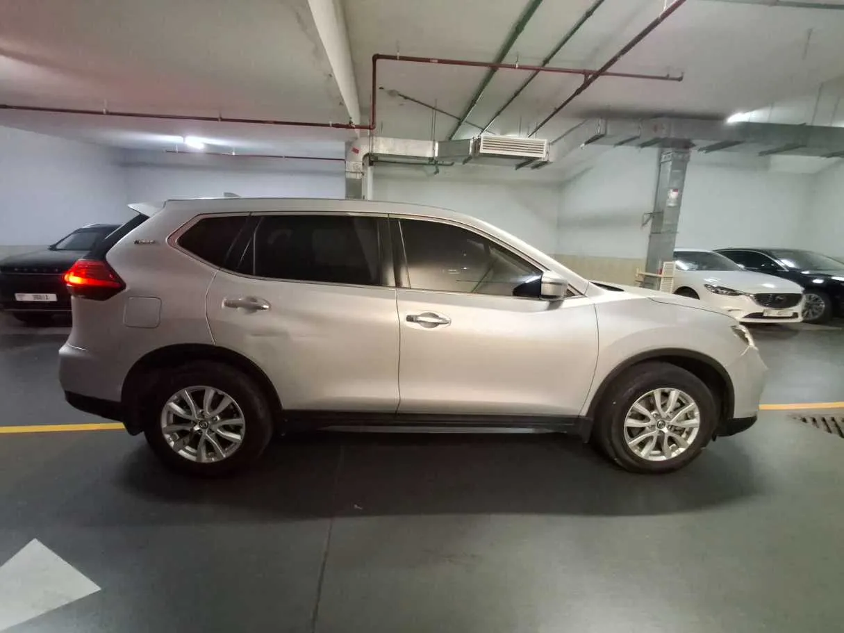 Car image 3
