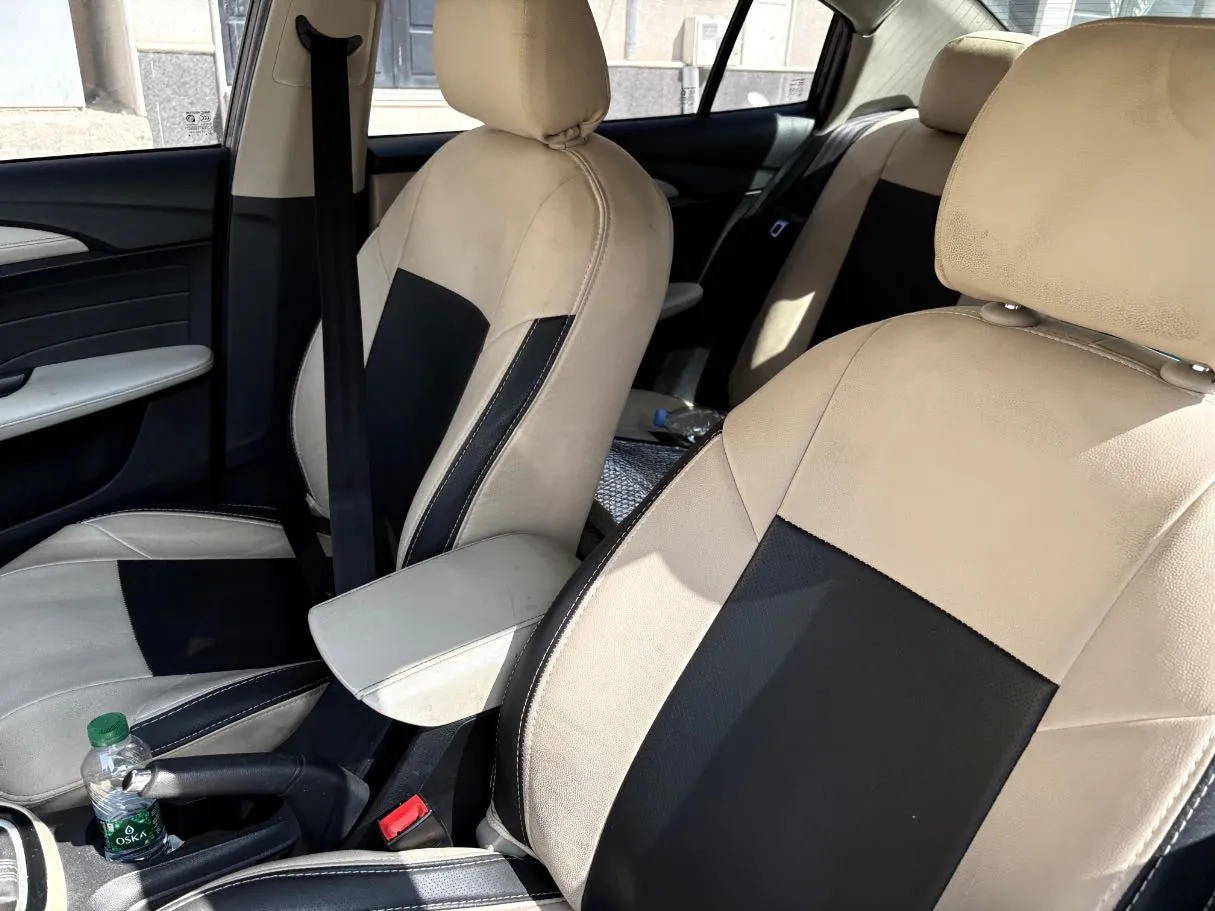 Car image 12