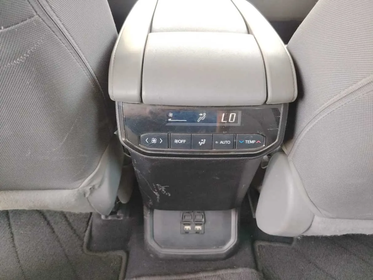 Car image 38