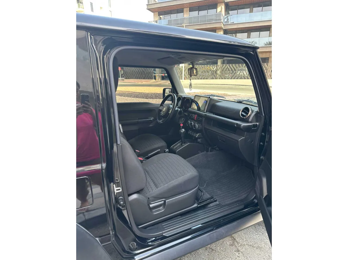 Car image 11