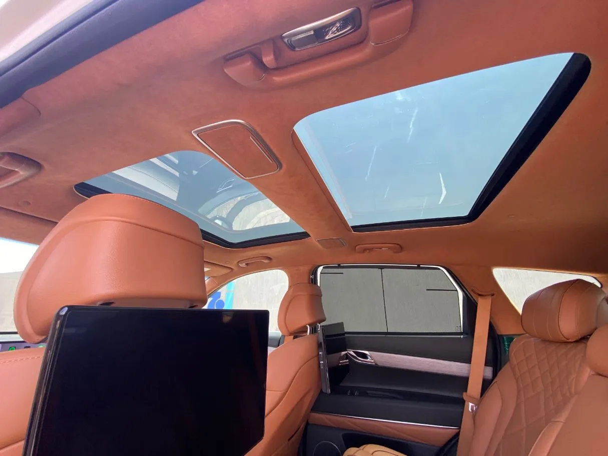 Car image 16