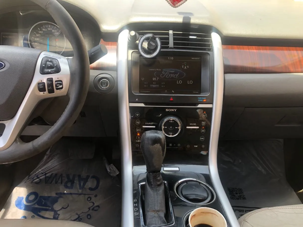 Car image 18