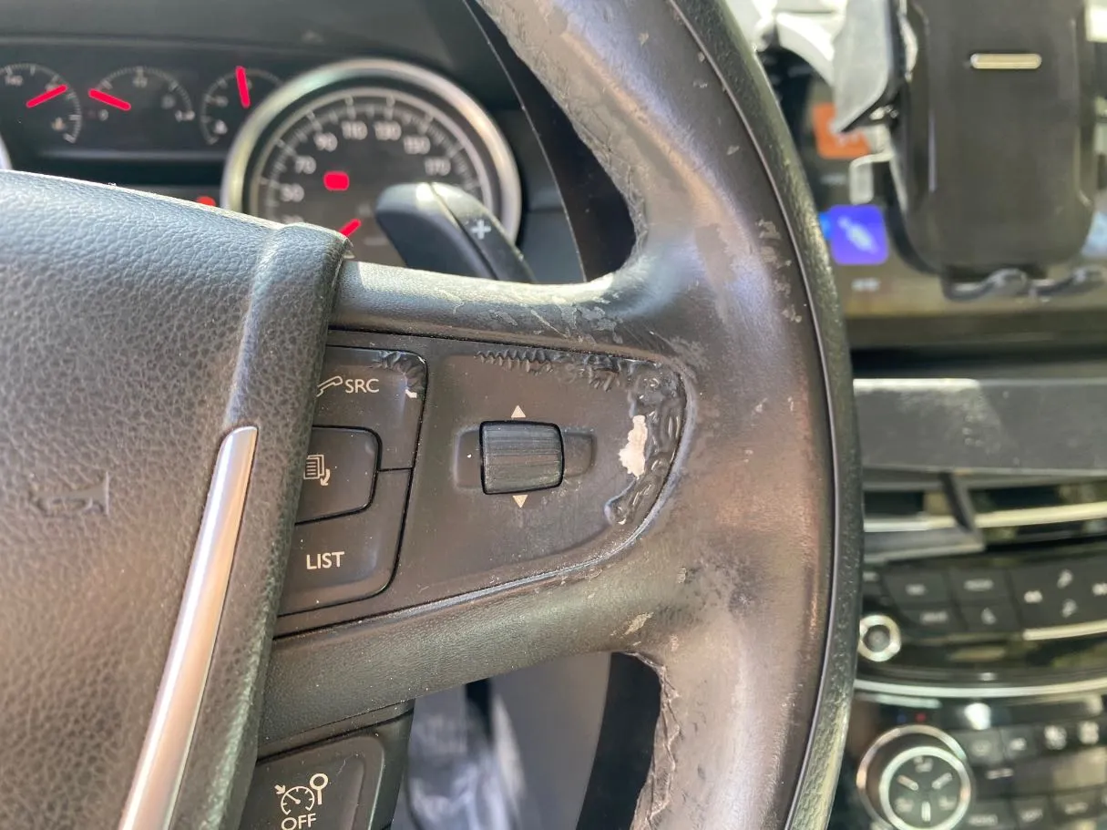 Car image 25