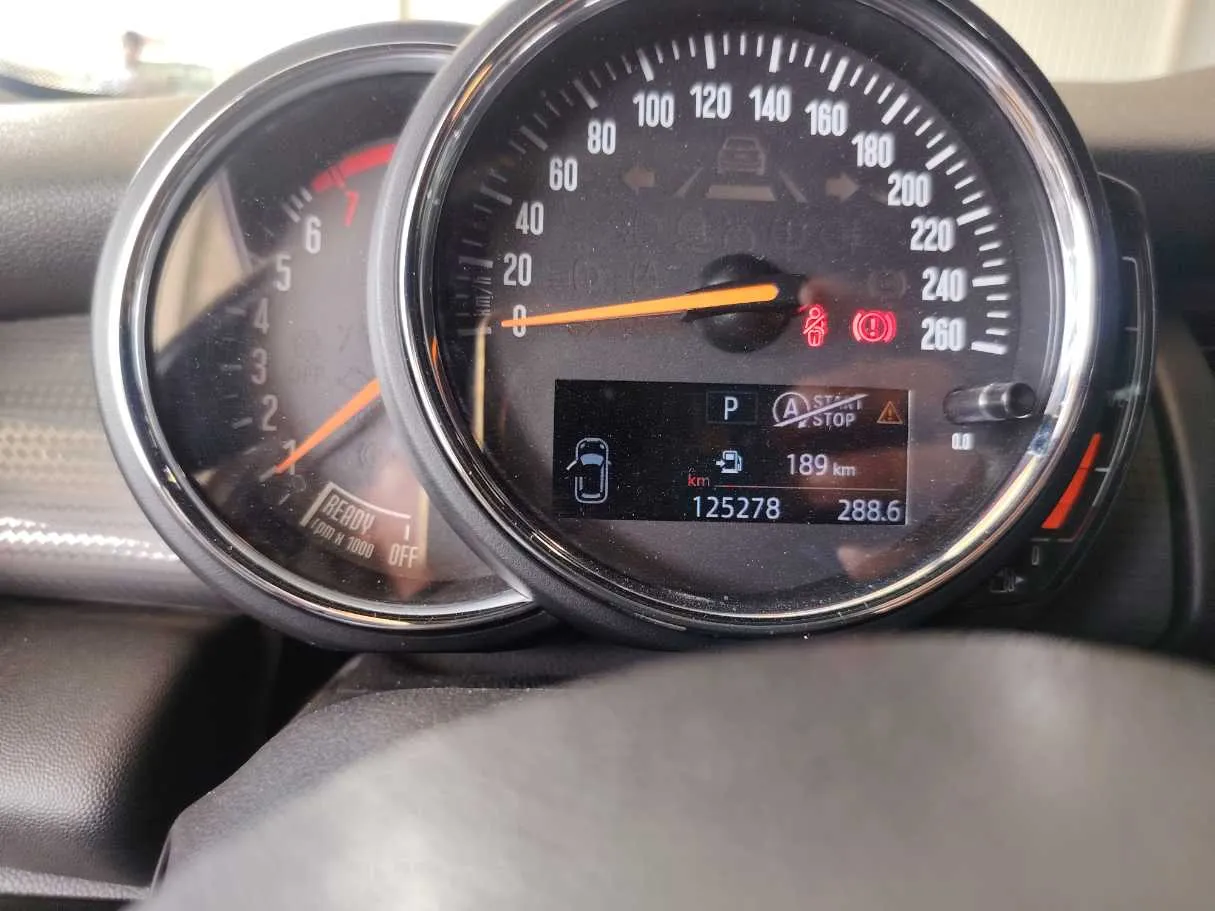 Car image 19
