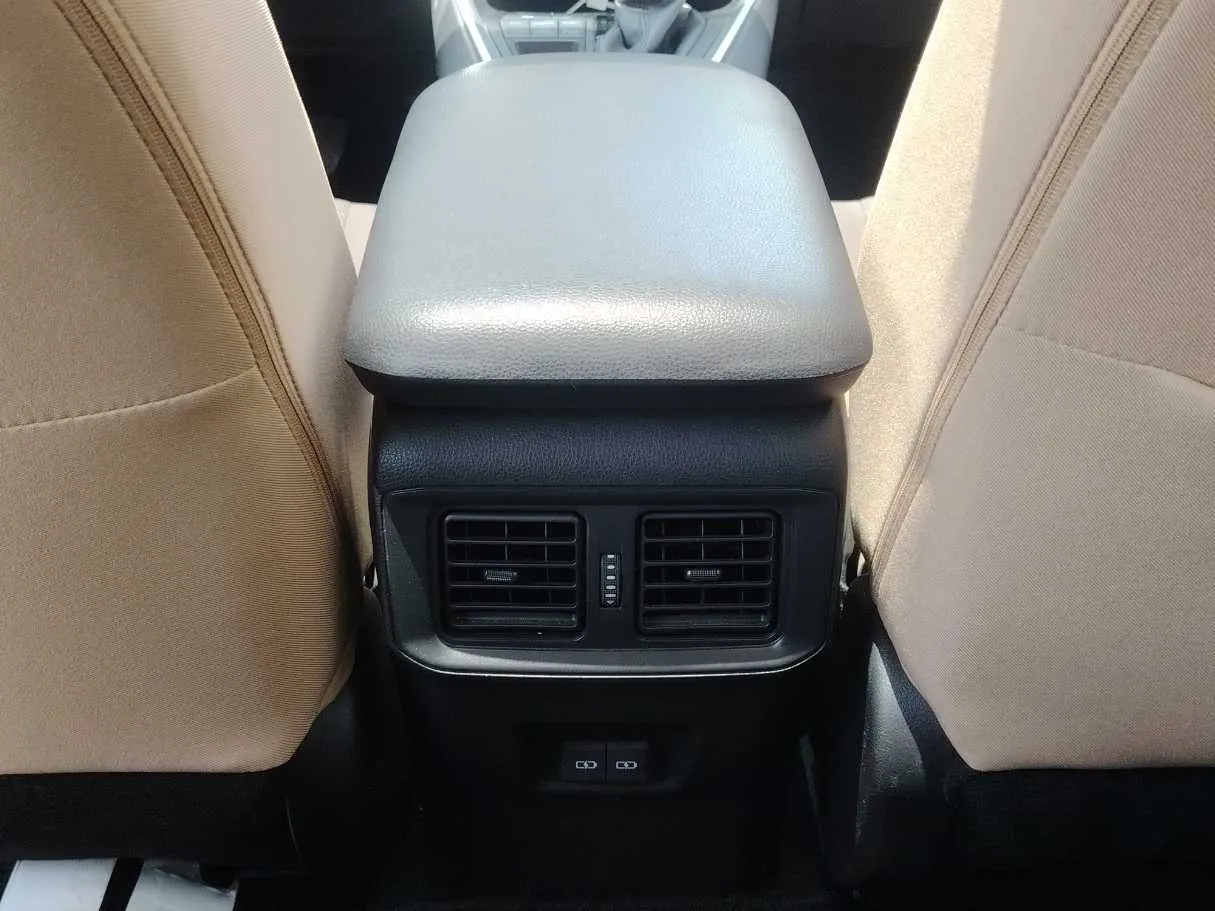 Car image 31