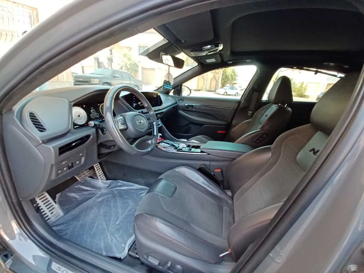 Car image 11