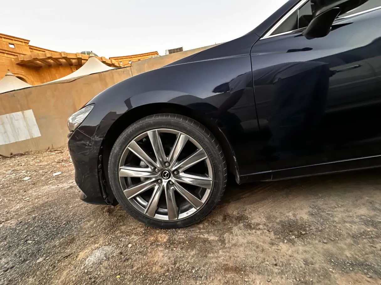 Car image 9