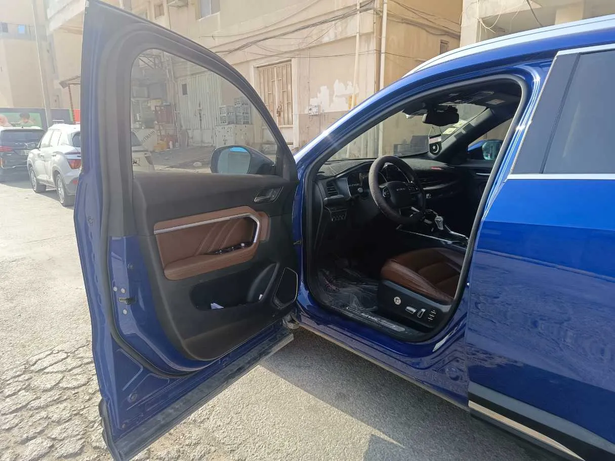 Car image 11