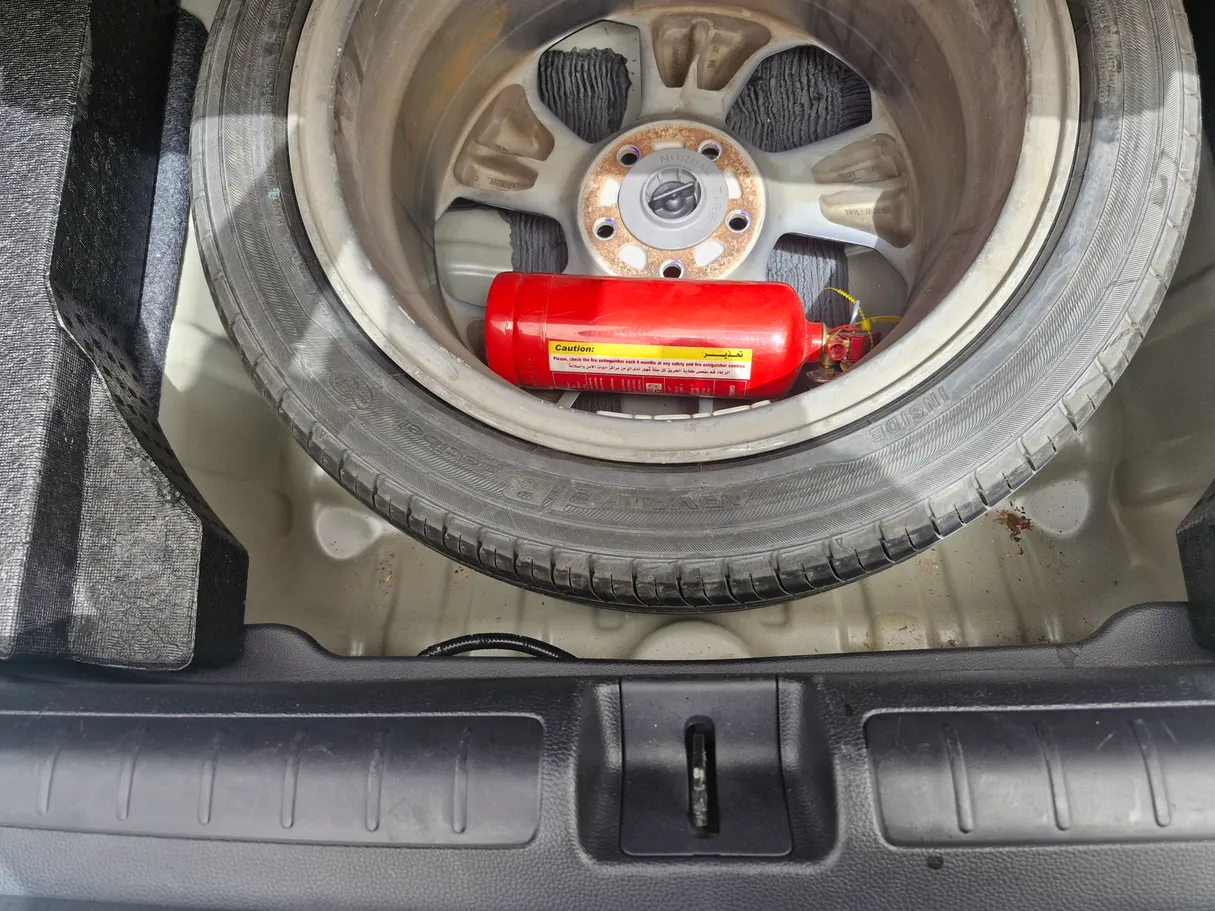 Car image 24