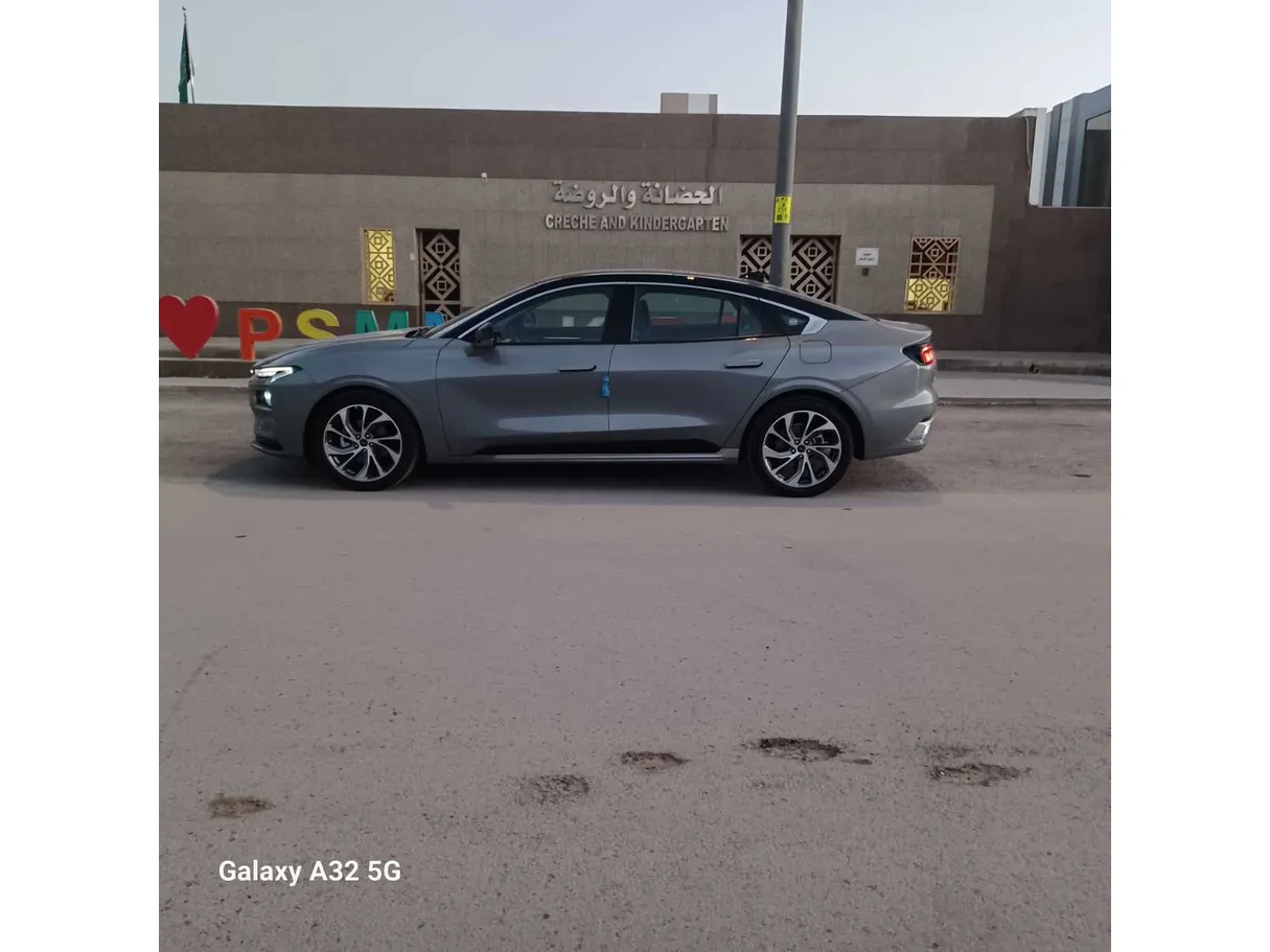 Car image 8