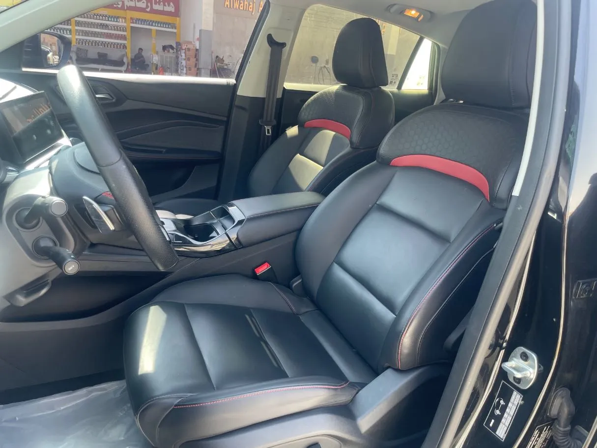 Car image 13