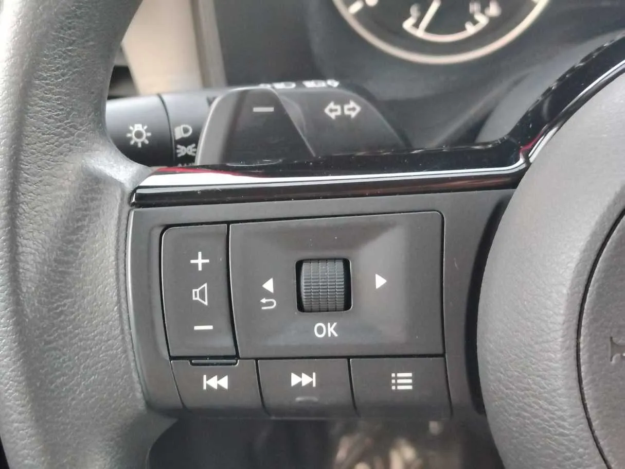 Car image 27