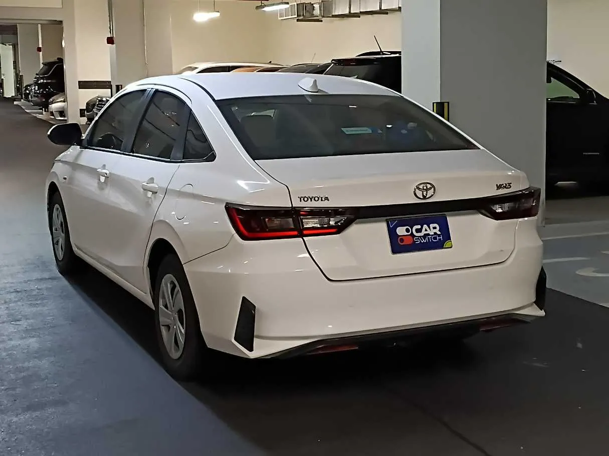 Car image 7
