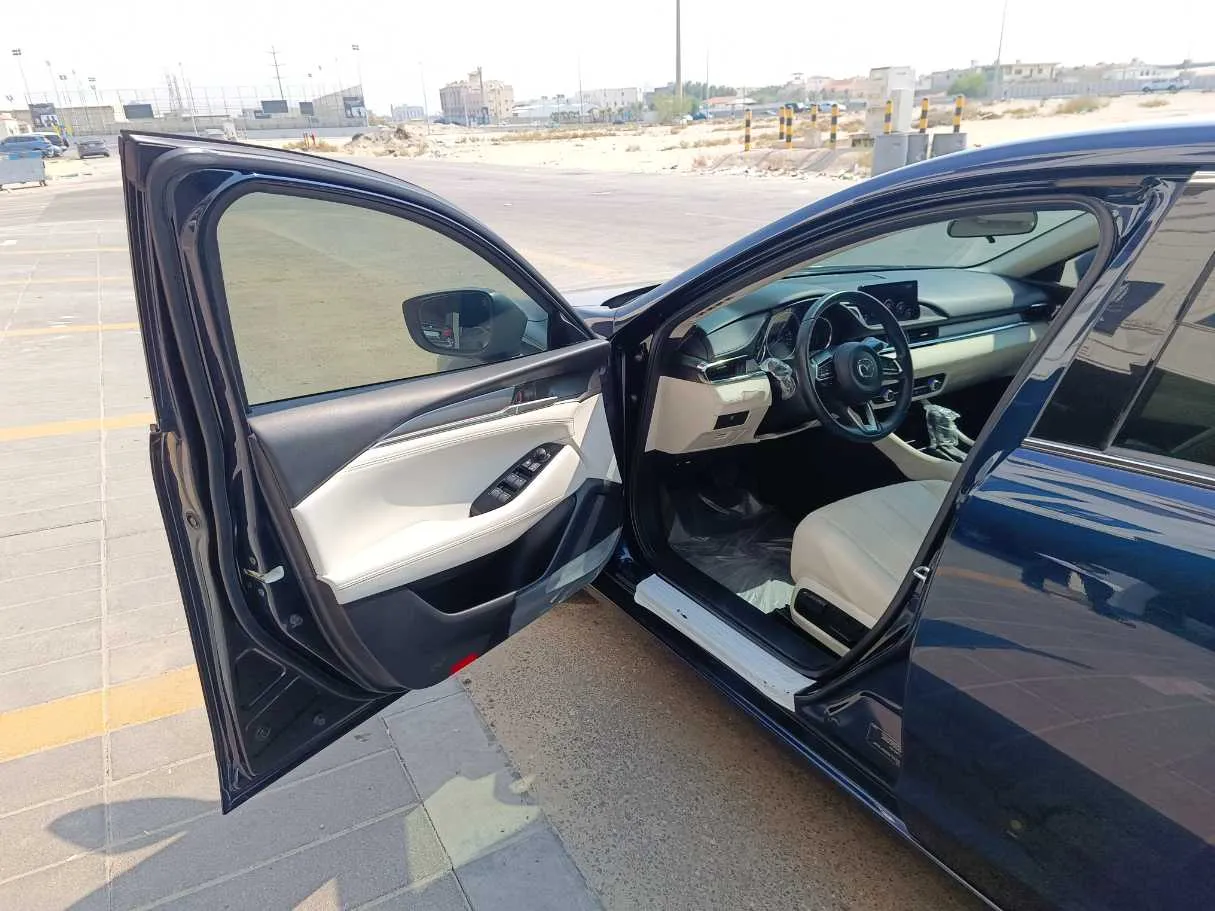 Car image 12