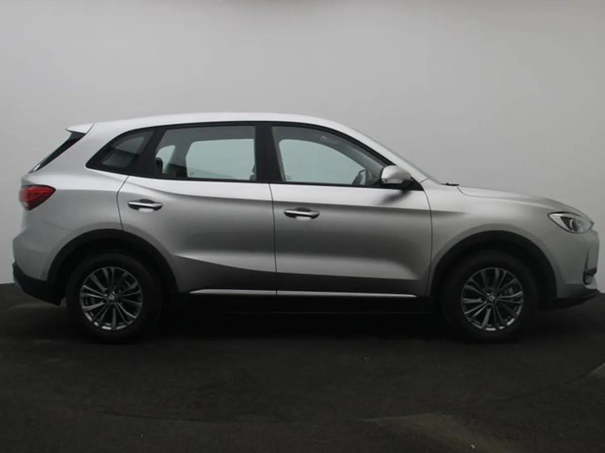 Car image 12
