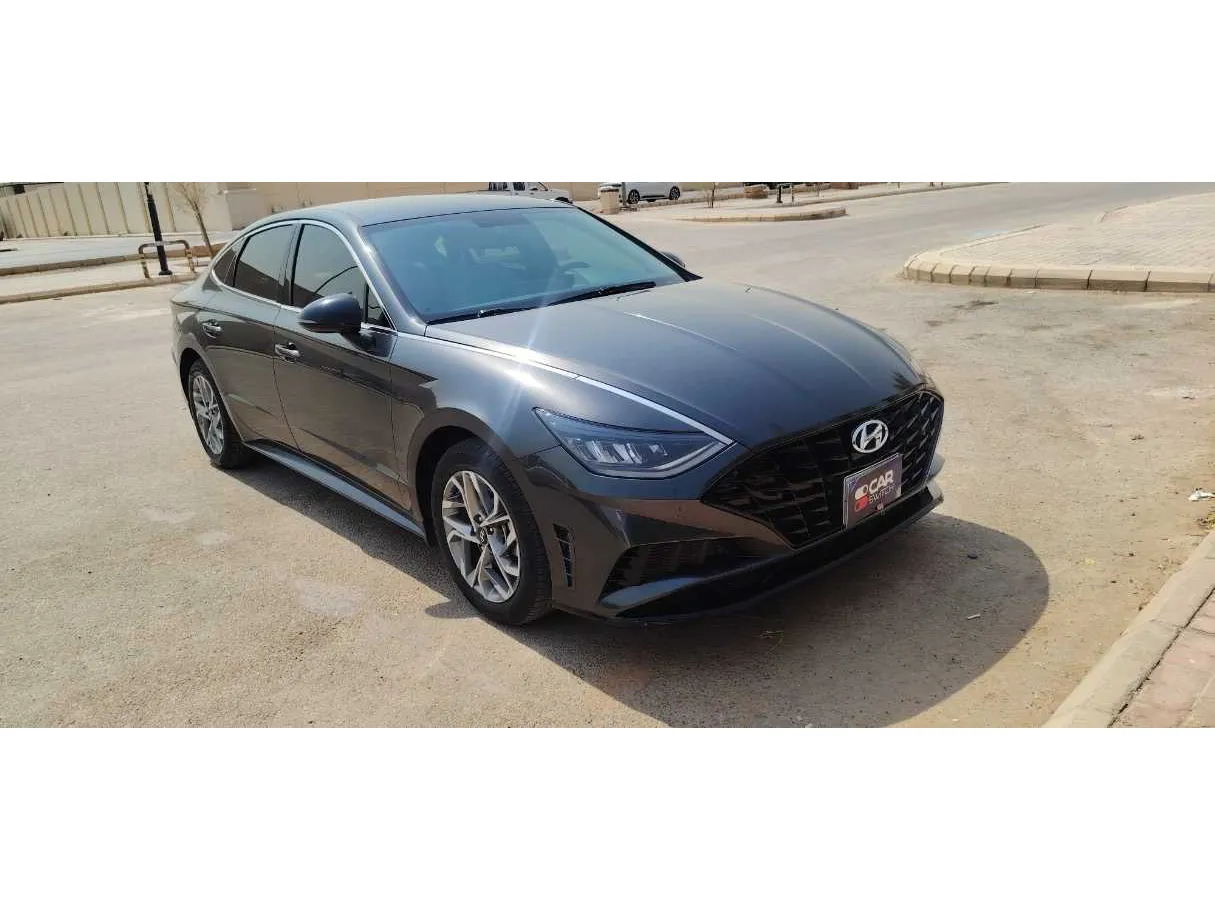 Car image 3