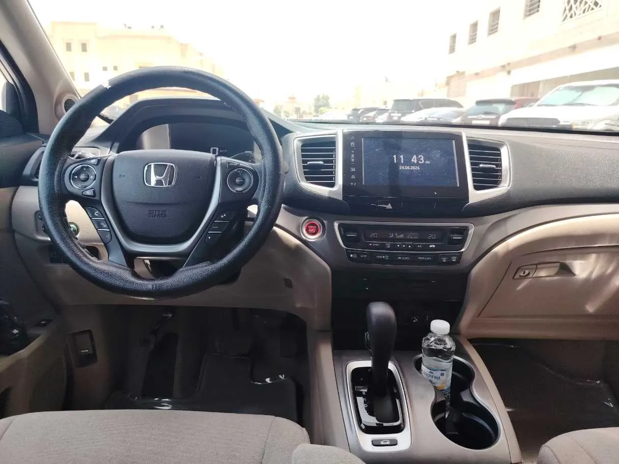 Car image 18
