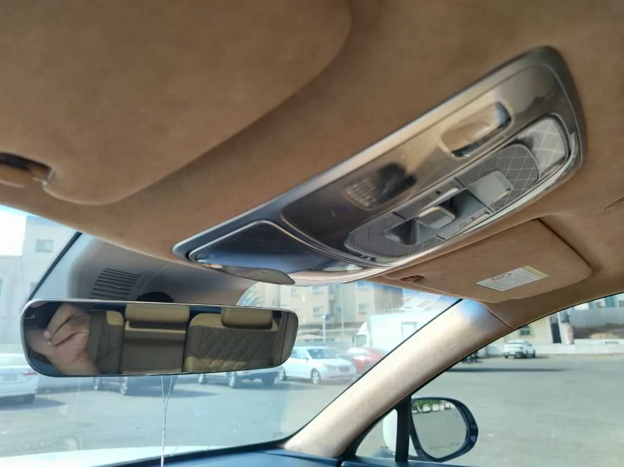 Car image 36