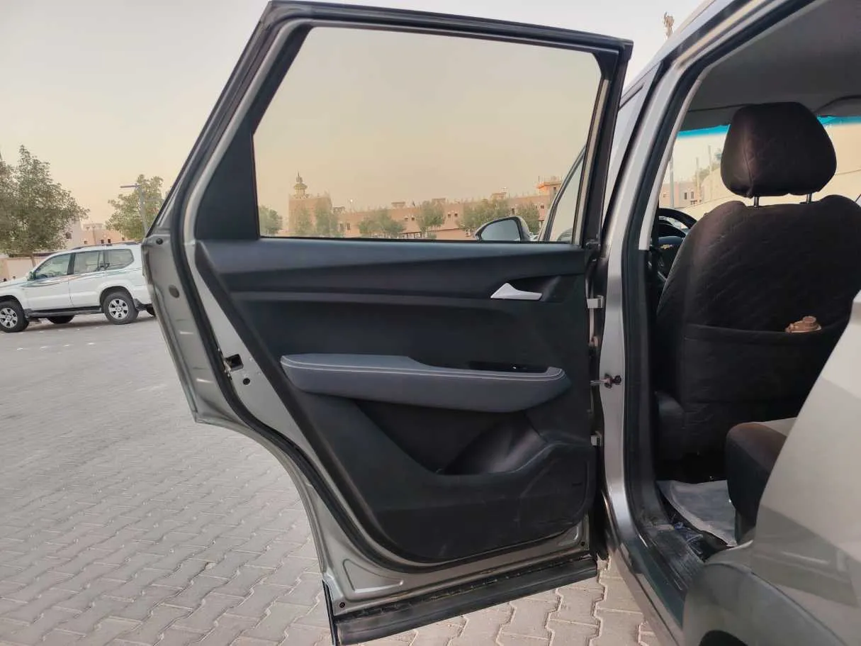 Car image 15