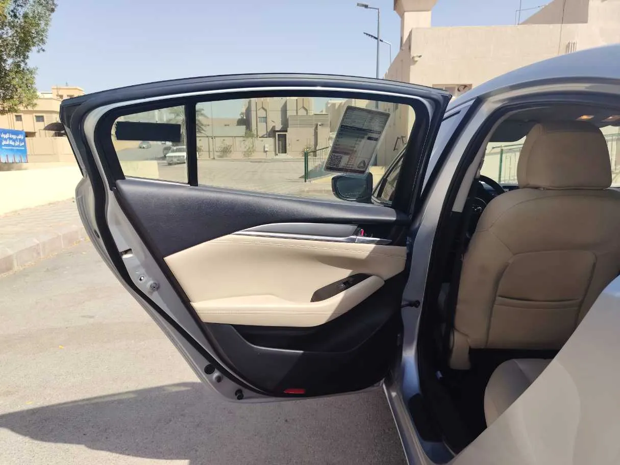 Car image 15