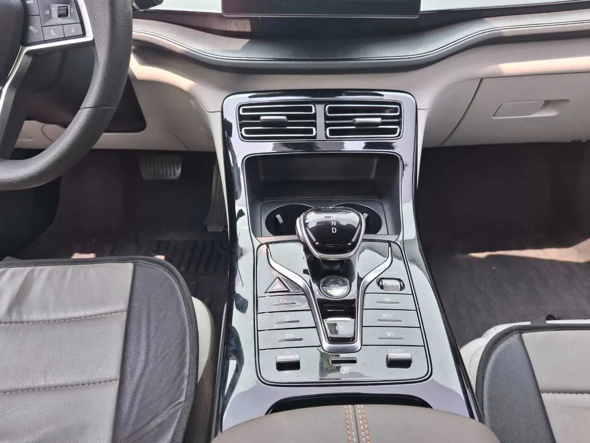Car image 15