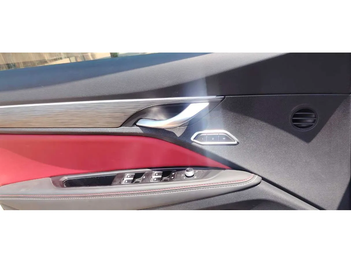 Car image 26