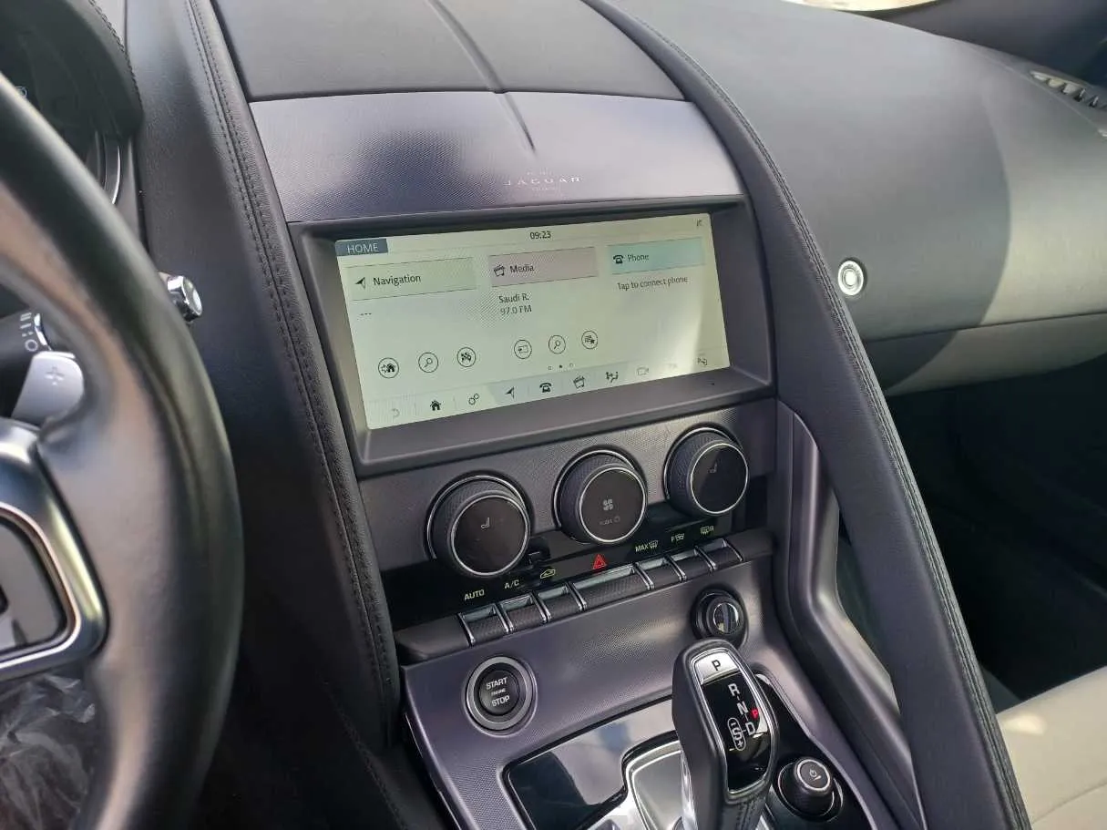 Car image 14