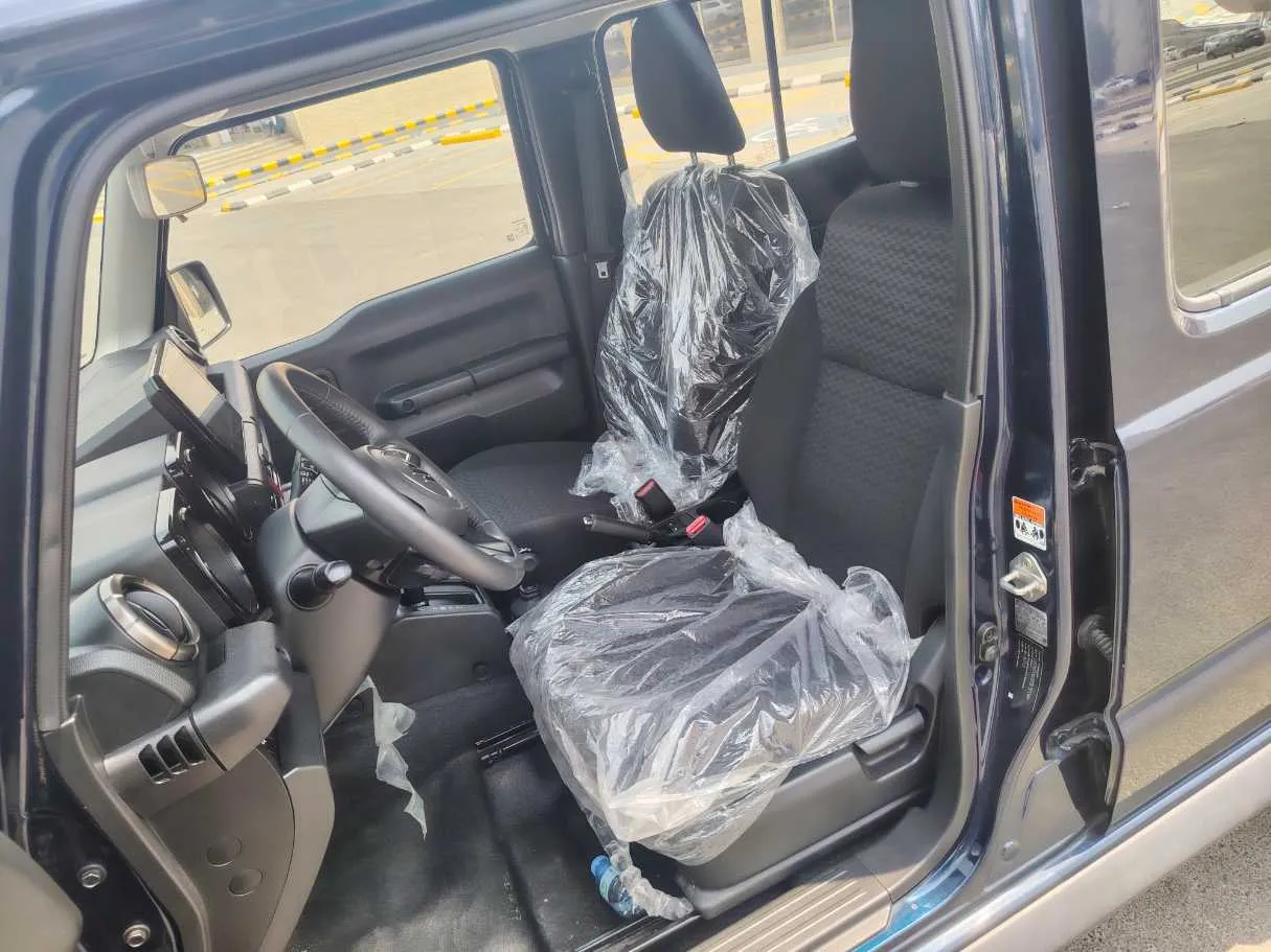 Car image 12