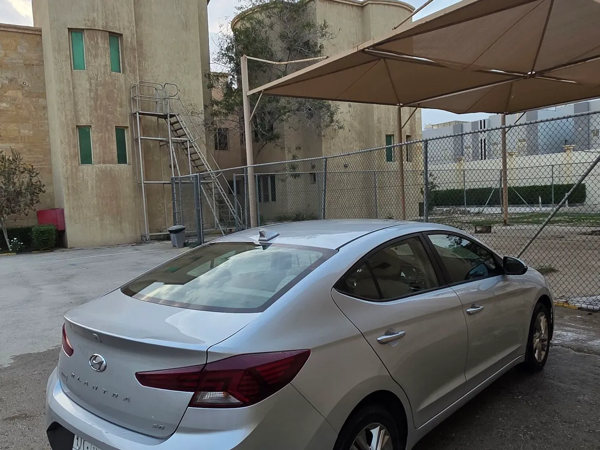 Car image 3