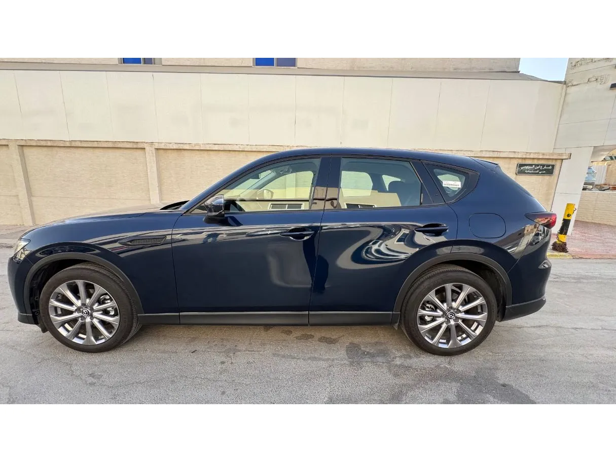 Car image 8