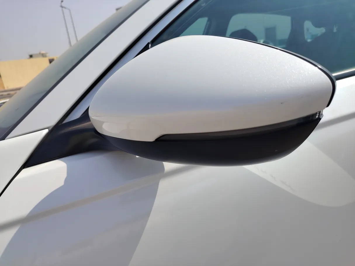 Car image 28