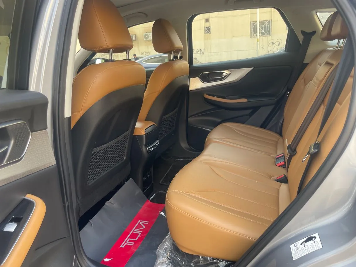 Car image 15