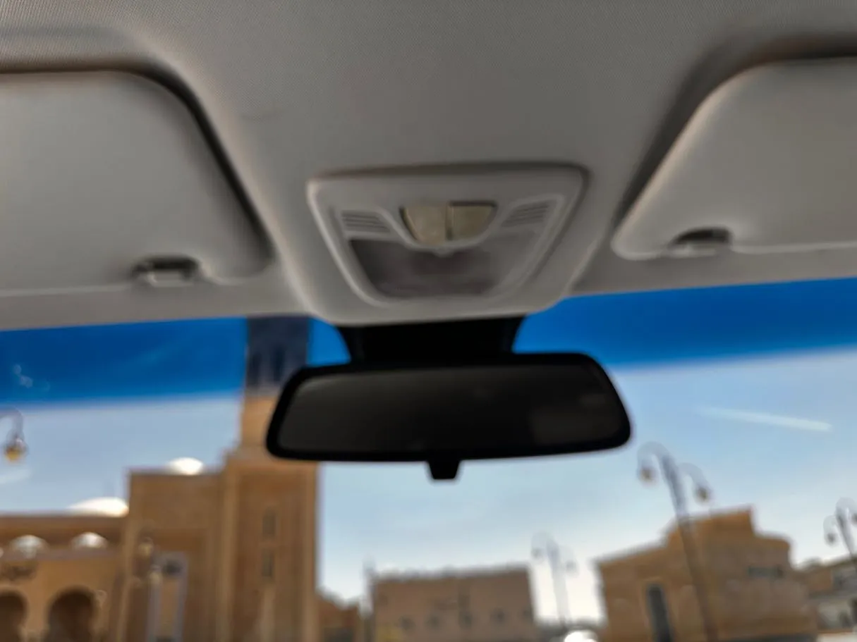 Car image 24