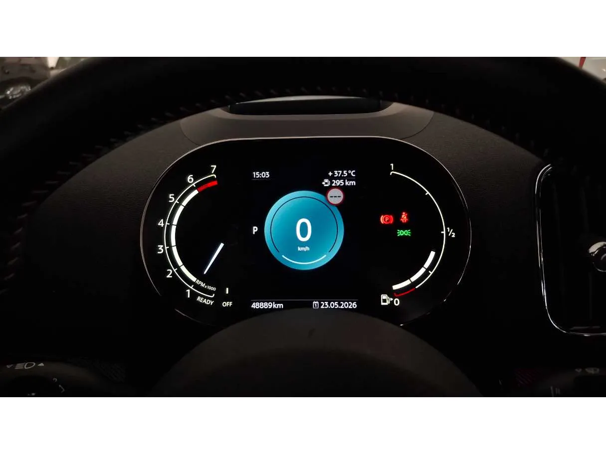 Car image 18