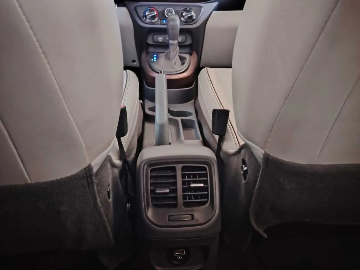 Car image 25