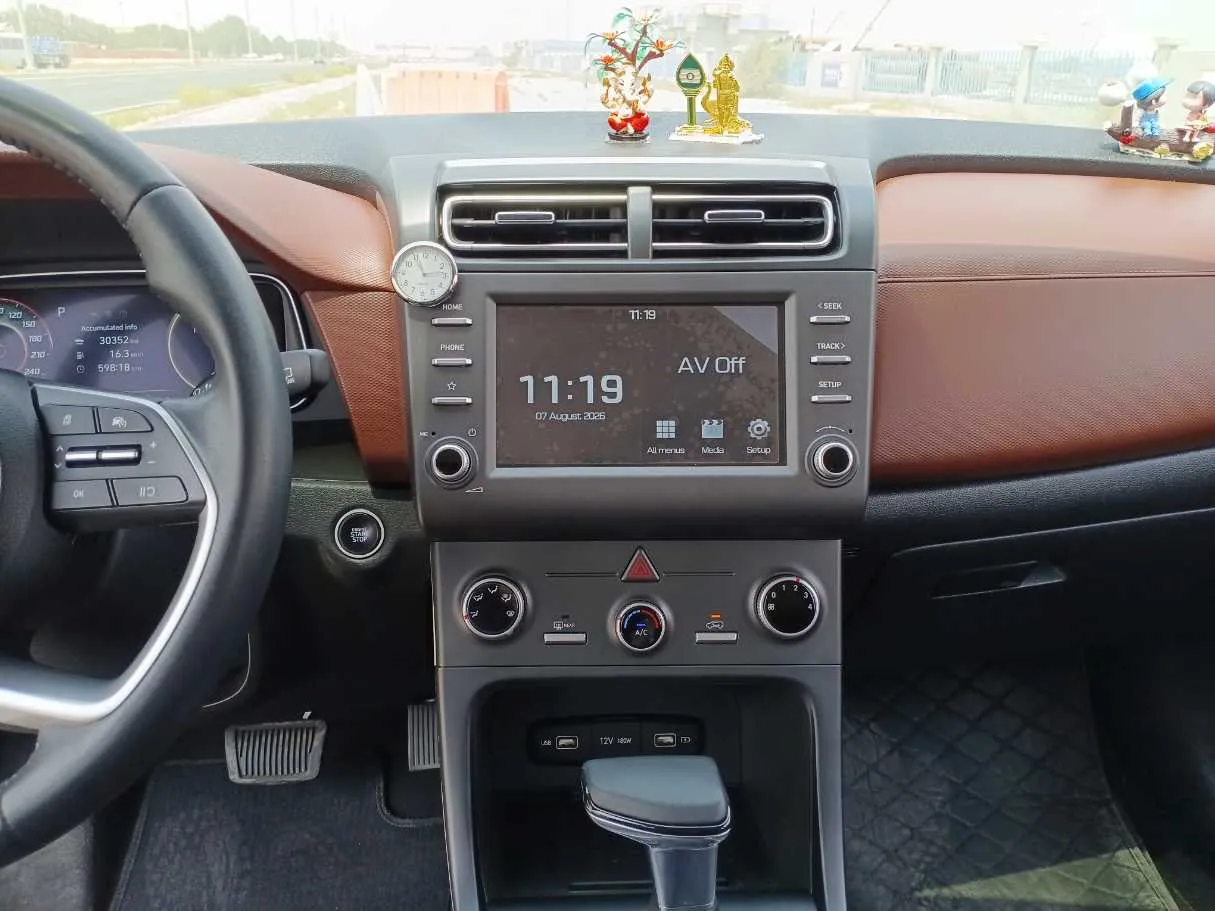 Car image 16