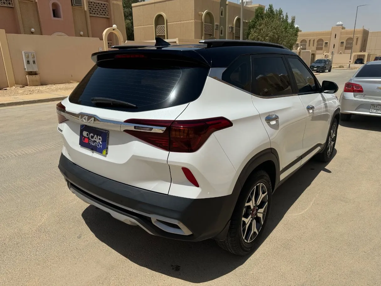 Car image 5