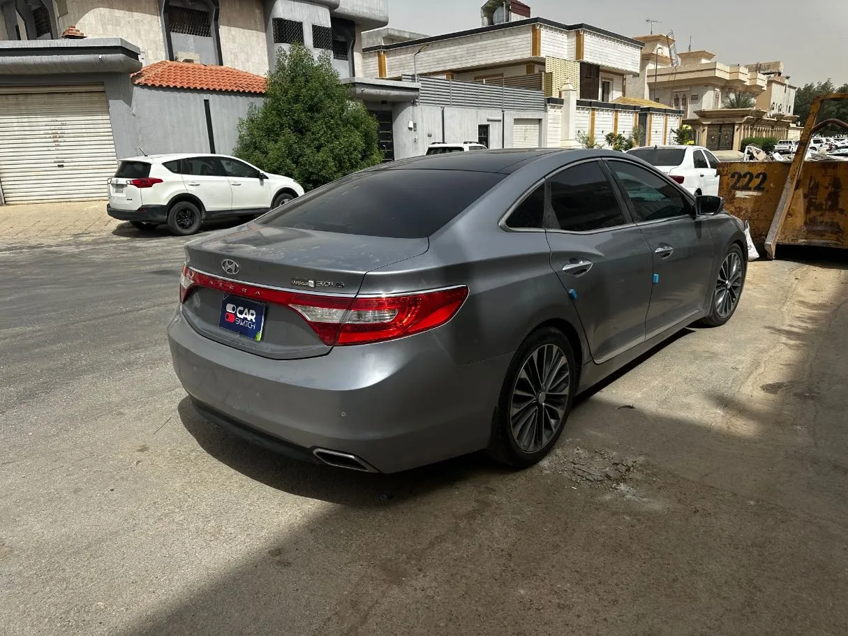 Car image 5