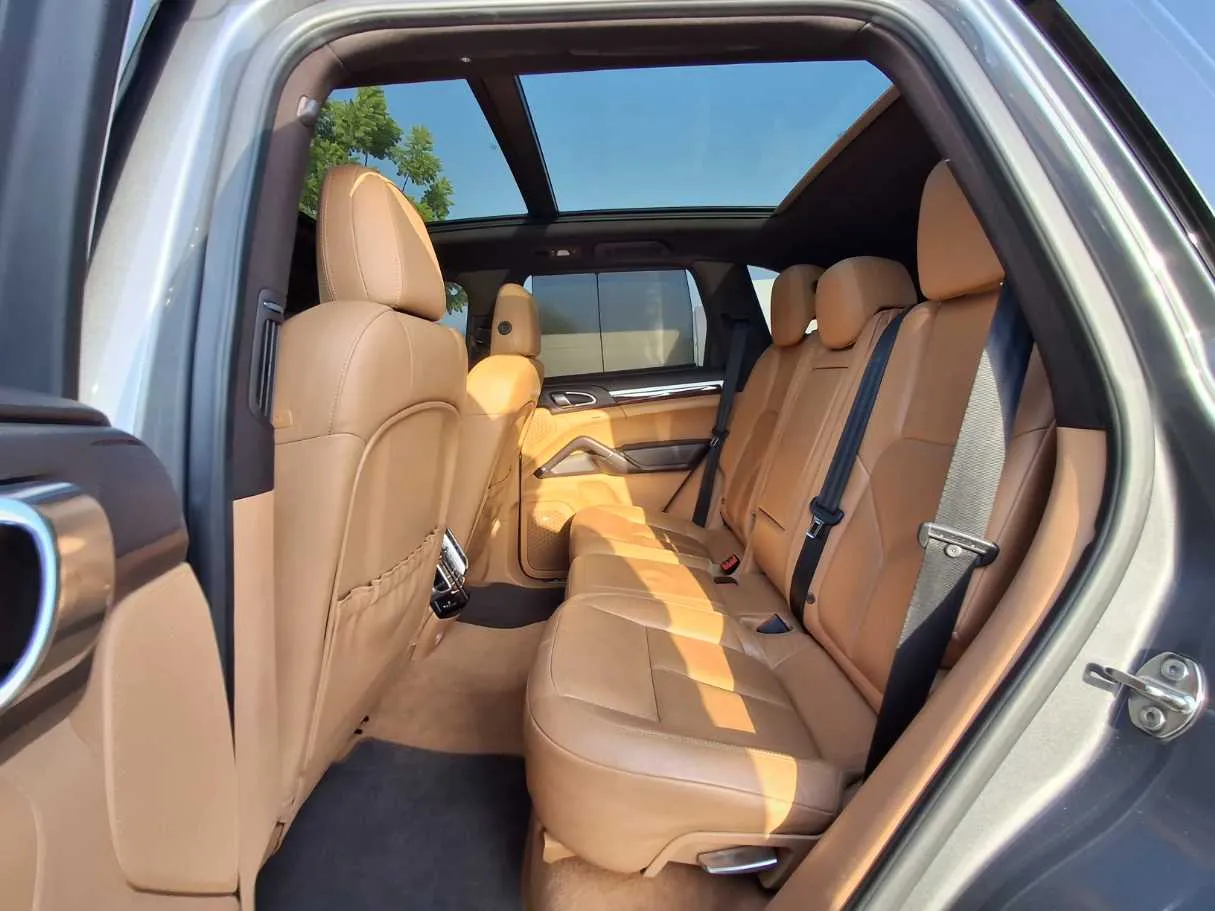 Car image 13