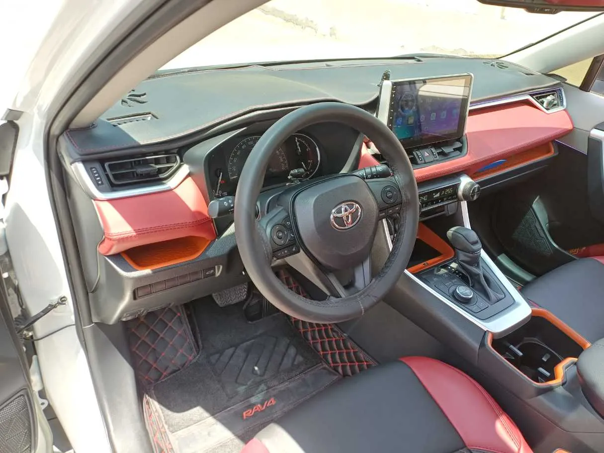 Car image 11